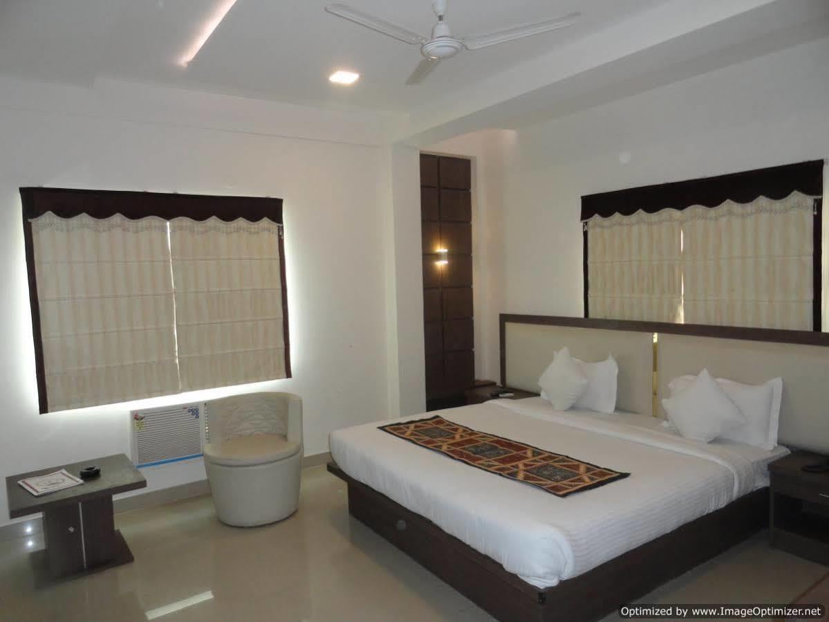 Fabhotel Plus Maniram Palace Агра Екстер'єр фото