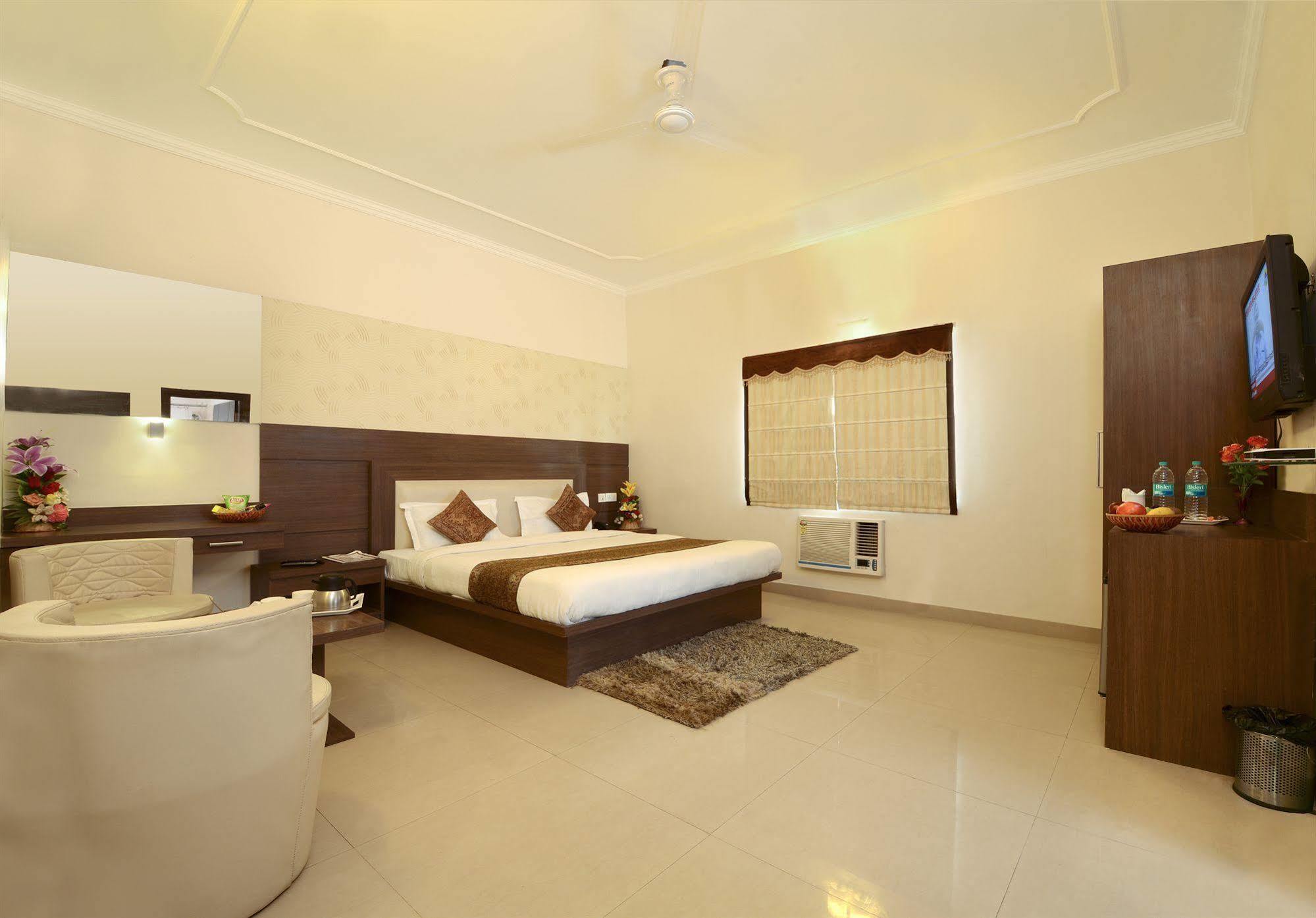 Fabhotel Plus Maniram Palace Агра Екстер'єр фото